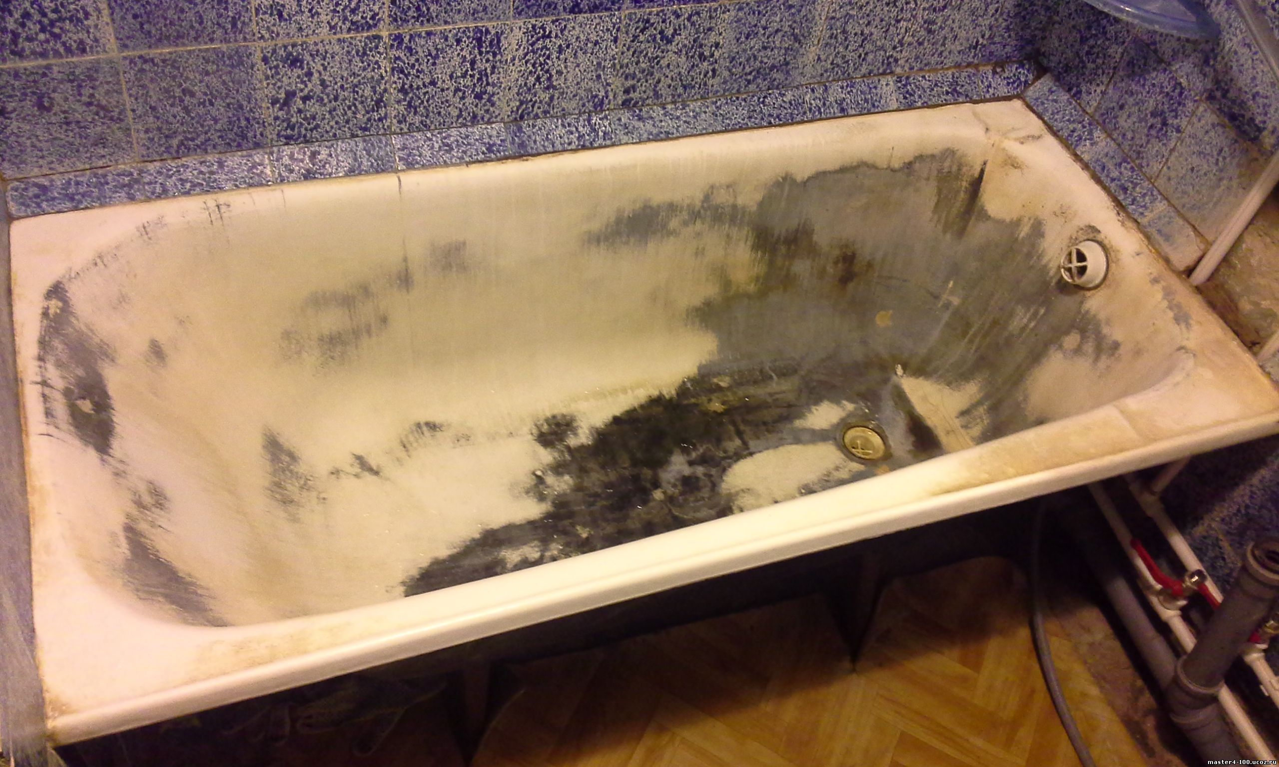 Как очистить старую ванну. Старая чугунная ванна. Ржавая чугунная ванна. Советская ванна. Старый чугуннные ванны.